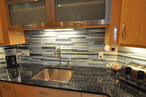 Cat Eyed Lady Emerald Pearl Granite Countertop