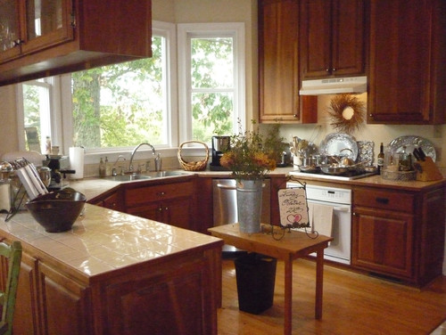 backsplash behind kitchen sink