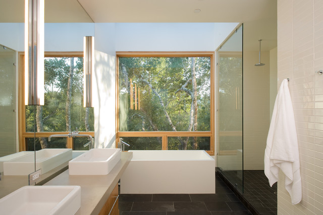 modern bathroom by Swatt | Miers Architects
