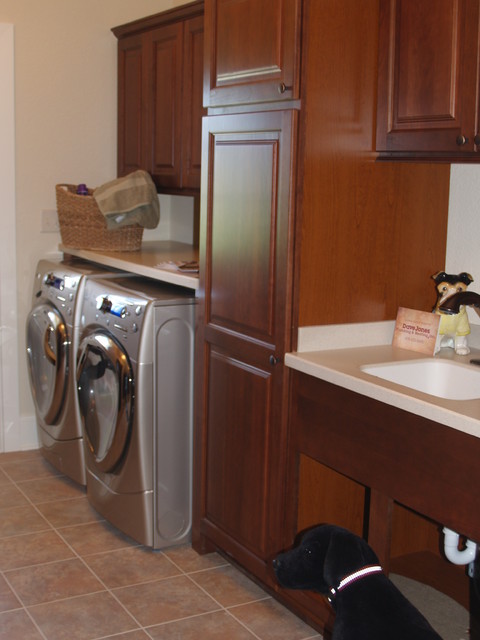 2011 Parade Of Homes - Bayberry traditional-laundry-room