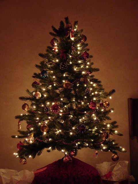 Vermont White Spruce™ Tree traditional living room