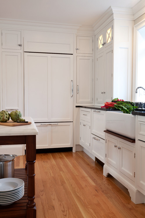 traditional kitchen with integrated refrigerator