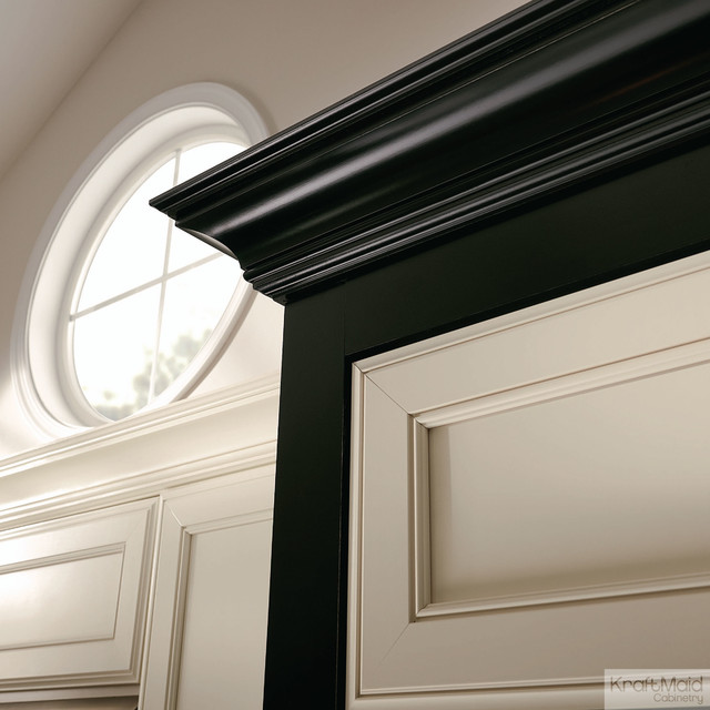 KraftMaid Large Cove Molding Transitional Kitchen