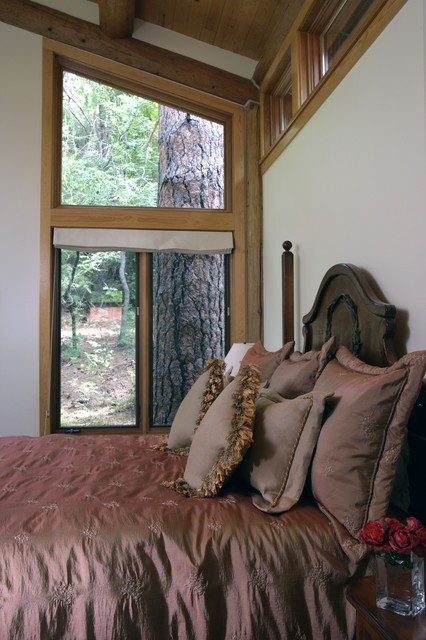 Sedona Log Retreat traditional bedroom