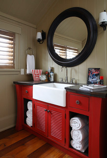 Cottage Bathroom Vanities on Cottage In Muskoka   Traditional   Bathroom Vanities And Sink Consoles