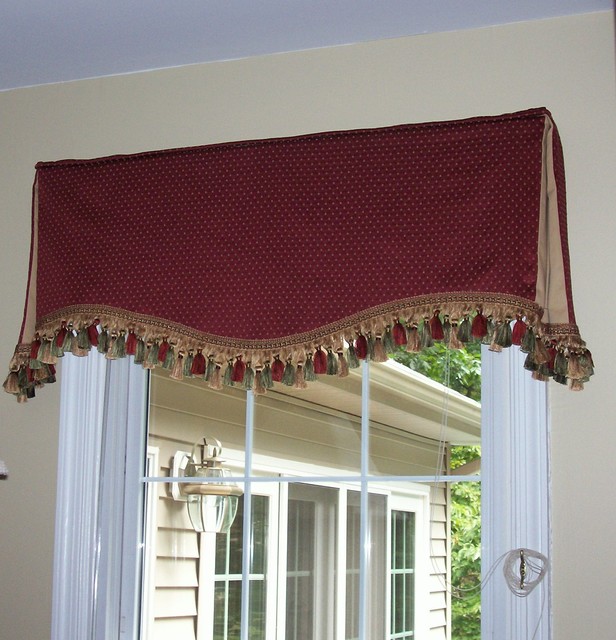 Flat Scalloped Valance
