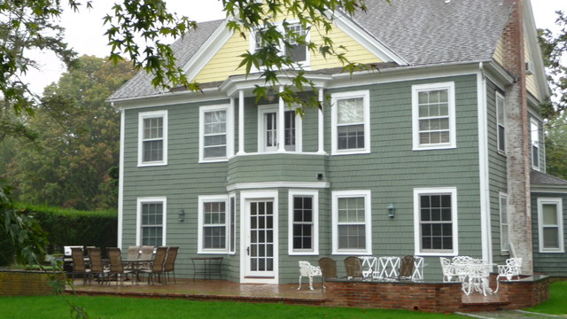 Beach house balcony/entry vestibule traditional exterior