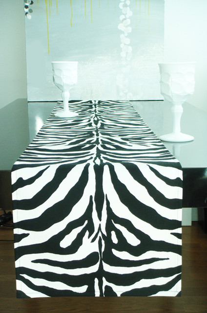 / Runners zebra Table Table Kitchen Tabletop /  & Products / Kitchen table runner / Linens