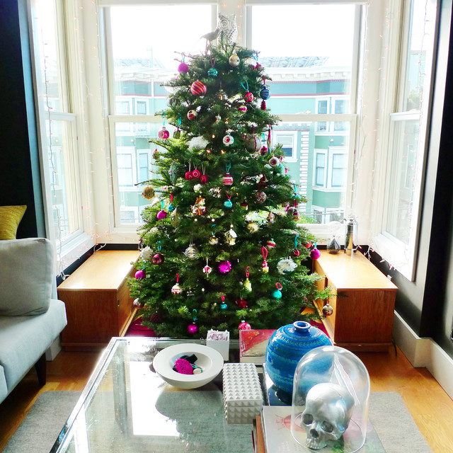 2012 Christmas tree! contemporary living room