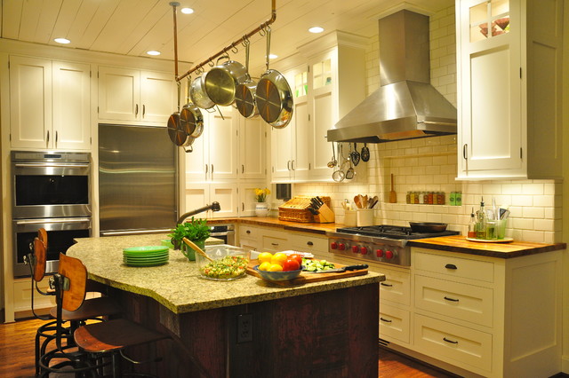 traditional kitchen by Mike Smith / Artistic Kitchens