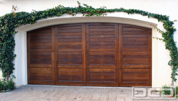 California Dream 02 | Customi Wood Garage Door with a Subtle 