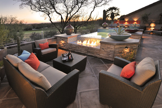 Outdoor Patio with Hot Tub