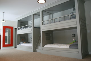 Contemporary bunk room. 4 beds.
