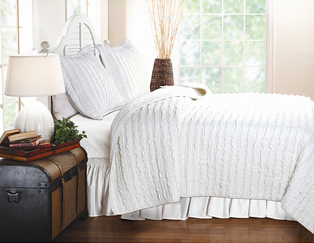 white ruffle quilt set contemporary quilts and quilt sets by overstock com white ruffle quilt set contemporary quilts and quilt sets by overstock com