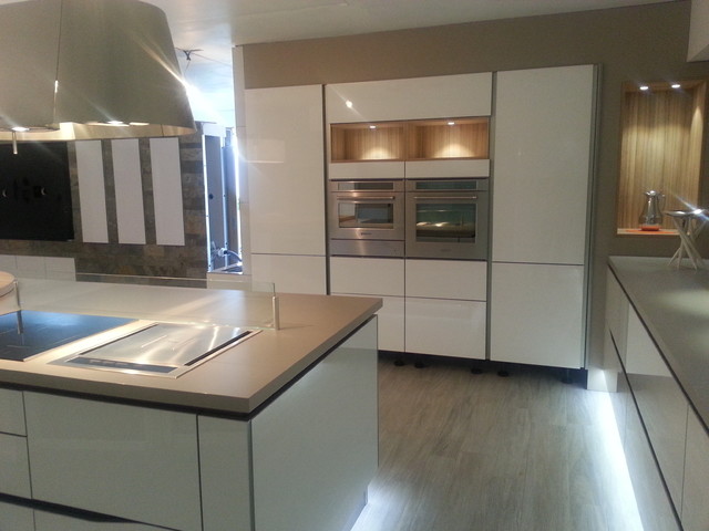 small kitchen layouts peninsula