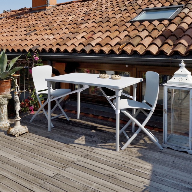 Modern Chic modern-outdoor-lounge-chairs