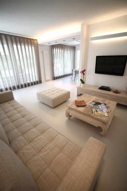 Roberto contemporary-family-room