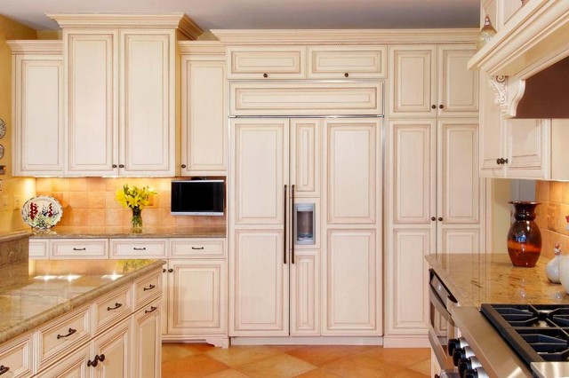 traditional kitchen by Cameo Kitchens, Inc.