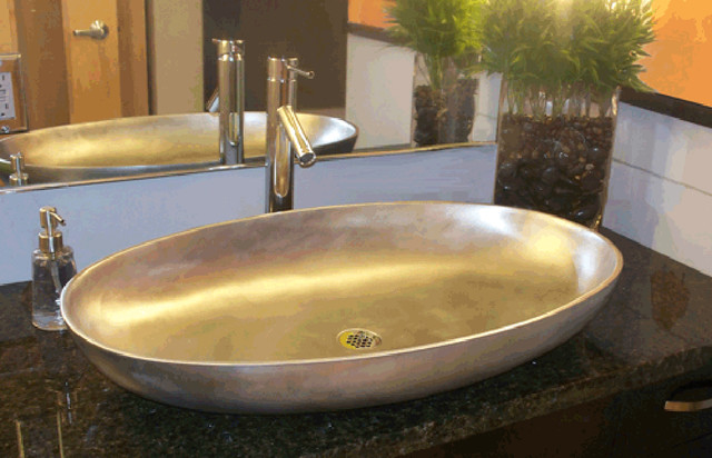 hammered bronze bathroom sinks