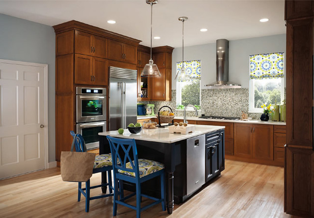 traditional kitchen by Kitchen Cabinet Kings