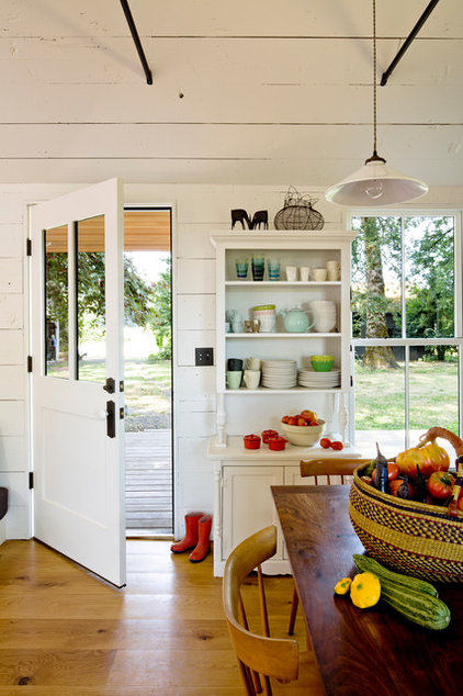Farmhouse Kitchen by Jessica Helgerson Interior Design
