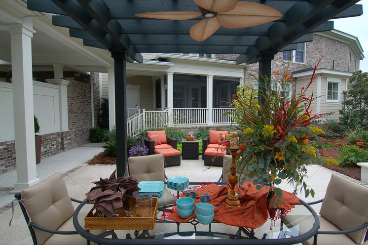 Traditional Patio by LORRAINE G VALE, Allied ASID
