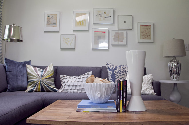 modern living room by Julie Holloway