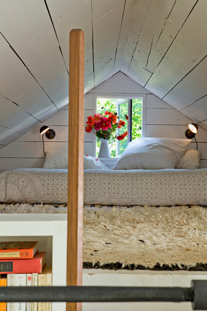 Farmhouse Bedroom by Jessica Helgerson Interior Design
