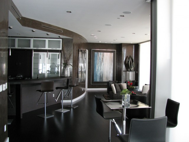 contemporary living room by Erik Thompson - Quatro Lighting Designs