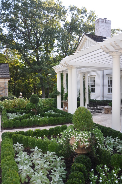 A Classic Country White Garden traditional landscape