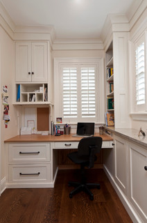 Small home office built in very narrow space.