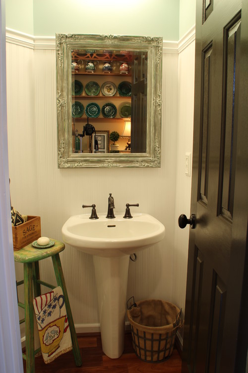 Tips For Choosing A Bathroom Mirror, Should A Vanity Mirror Be Wider Than The Sink