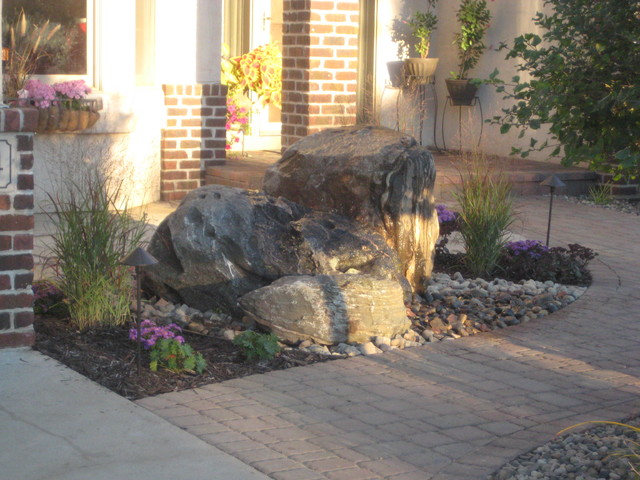 Bubbling Boulder - Traditional - Outdoor Fountains And Ponds ...