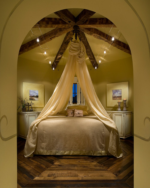 dramatic canopy bed