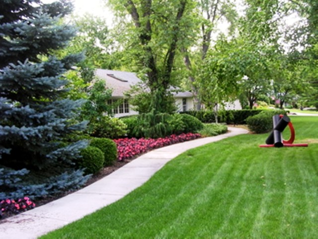 Manicured lawn with sculpture - Traditional - Landscape - by LCR Design ...