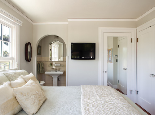 Ways To Arrange Mirrors In Your Bedroom, Can You Put A Mirror In Your Bedroom