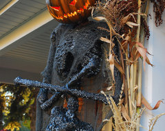 Houzz Call: Show Us Your Halloween-Themed Entryway