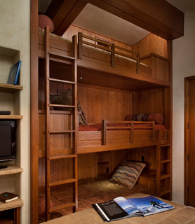 3 bed bunk room with masculine decor.