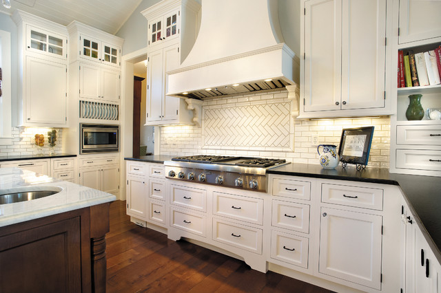StarMark Cabinetry Kitchen in Maple finished in Marshmallow Cream ...