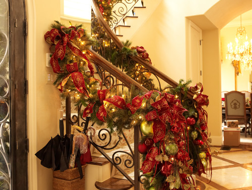, Traditional Christmas Decor in Every Room