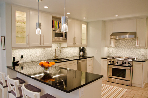 Off White Kitchens Pthyd, Off White Kitchen Cabinets With Black Countertops
