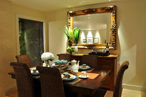 7 Tips On How To Expand Space Using Mirrors, Should You Put A Mirror In The Dining Room