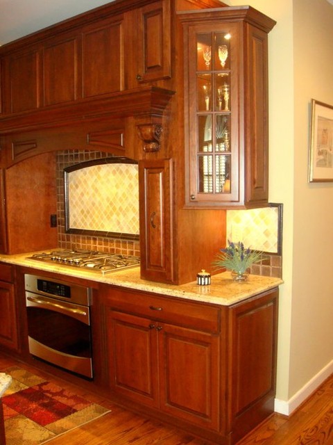 Cherry Cabinets with Chocolate Glaze, Madura Gold Granite - Traditional ...