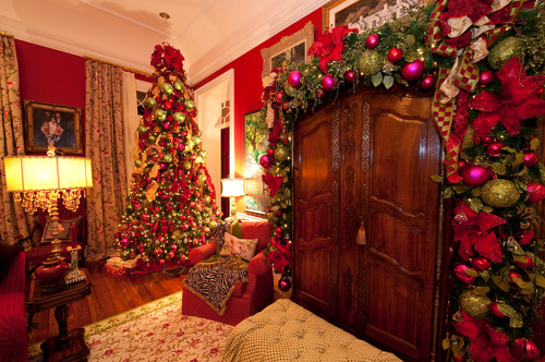 , Traditional Christmas Decor in Every Room