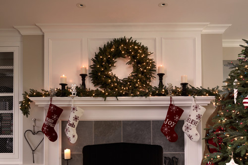 How to Store Your Christmas Garlands and Wreaths | Balsam Hill ...