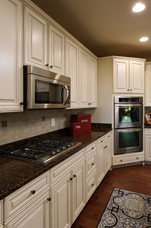 Baltic Brown Granite, What Color Goes Best With Brown Countertops