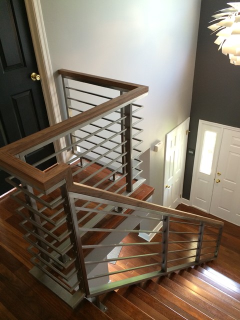 Stainless steel horizontal railing - Modern - Staircase ...