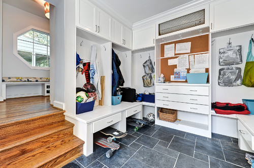 great mudroom organization makes it easy to store & find things